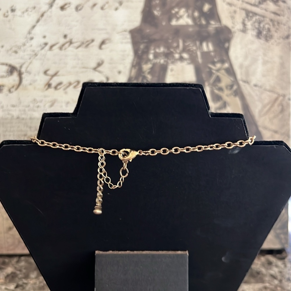 Elegant Green Necklace EUC - Picture 6 of 6